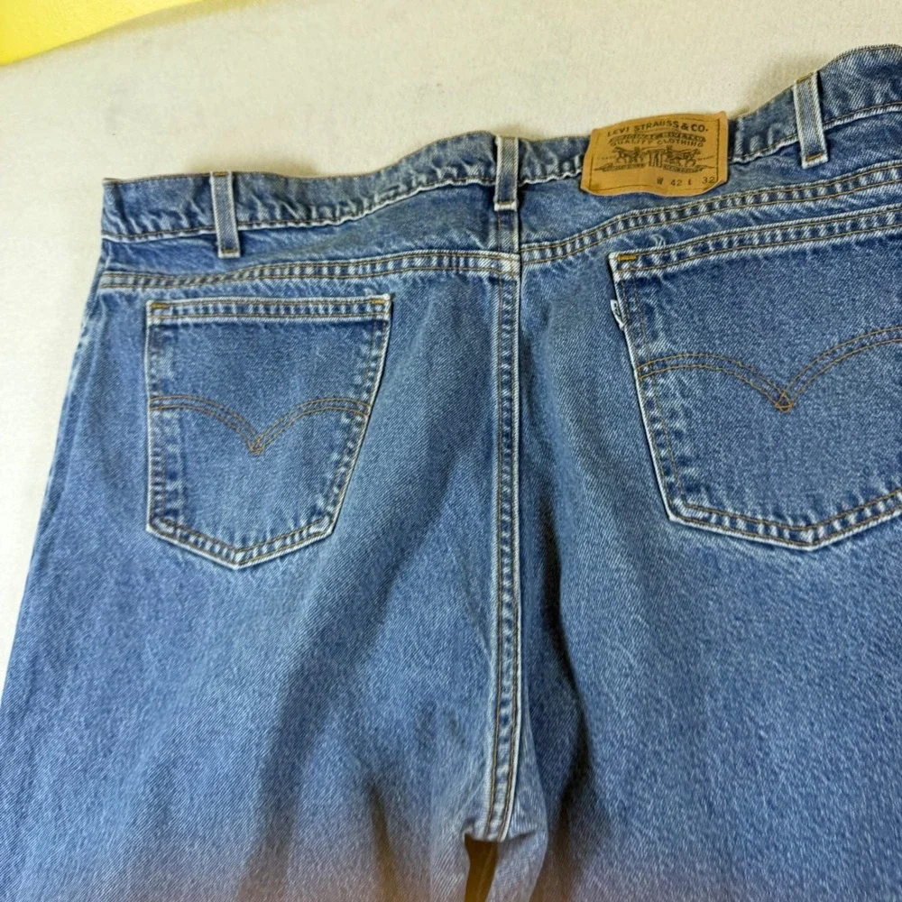 Levis 550 Relaxed Fit Tapered Leg Jeans Mens 42x32 Medium Wash Blue Made in USA